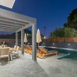 Kozakos With Private Swimming Pools ヴィラ *