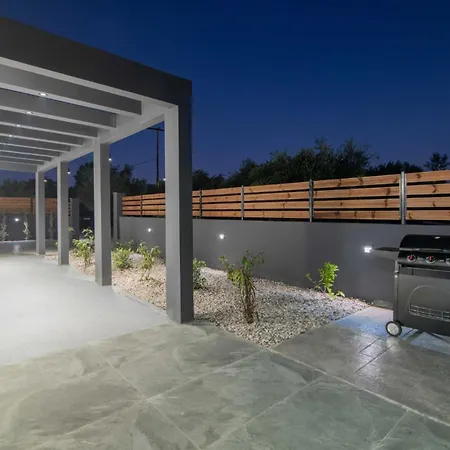 Kozakos With Private Swimming Pools *