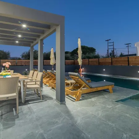 别墅 Kozakos With Private Swimming Pools