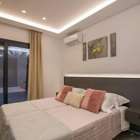 Kozakos With Private Swimming Pools Villa
