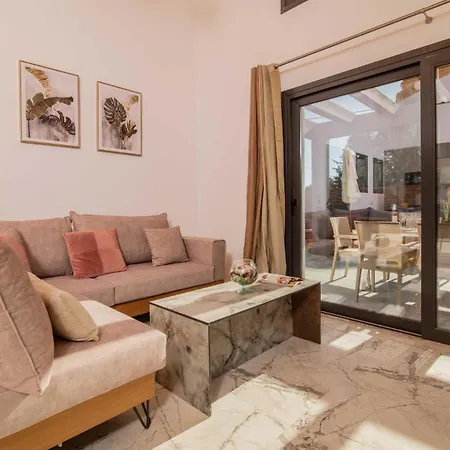 Kozakos With Private Swimming Pools *