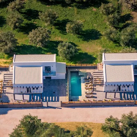 Kozakos With Private Swimming Pools 别墅