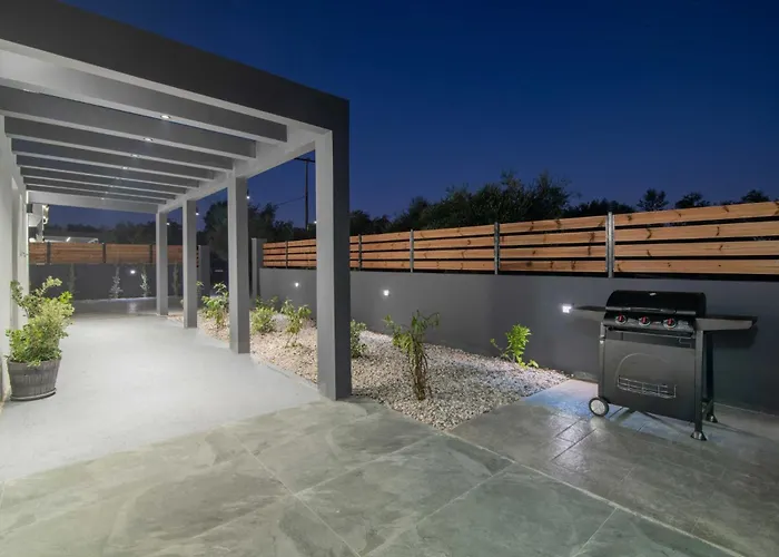 Kozakos With Private Swimming Pools *
