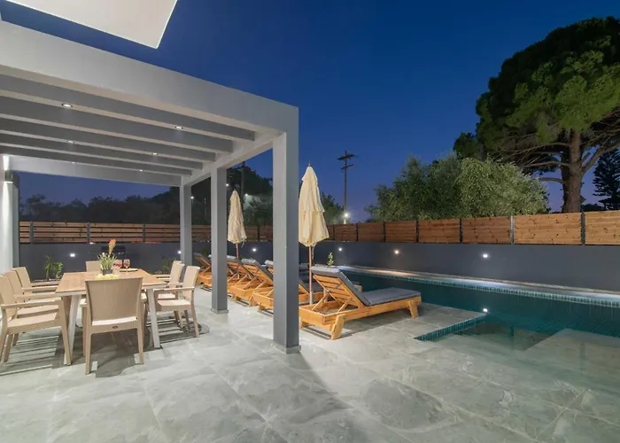 Kozakos With Private Swimming Pools 别墅 *