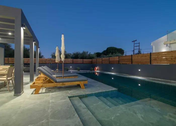 Kozakos With Private Swimming Pools *