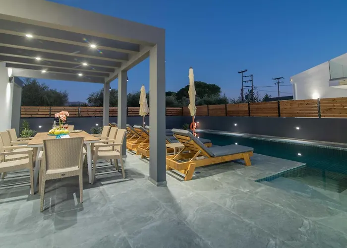 别墅 Kozakos With Private Swimming Pools