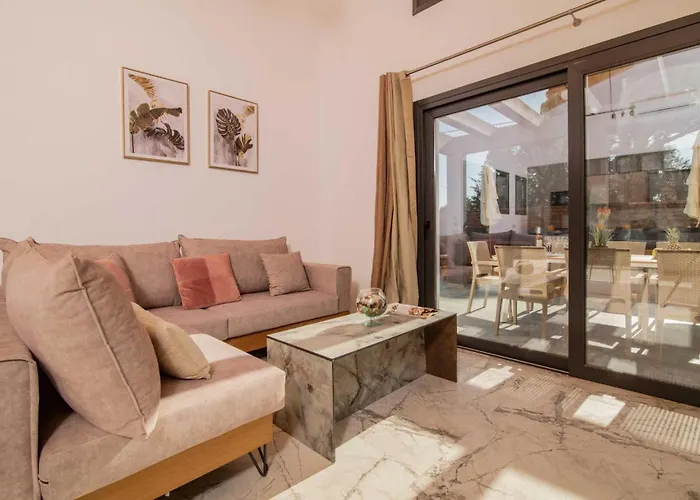 Kozakos With Private Swimming Pools *