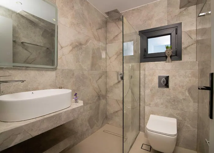 Kozakos With Private Swimming Pools *