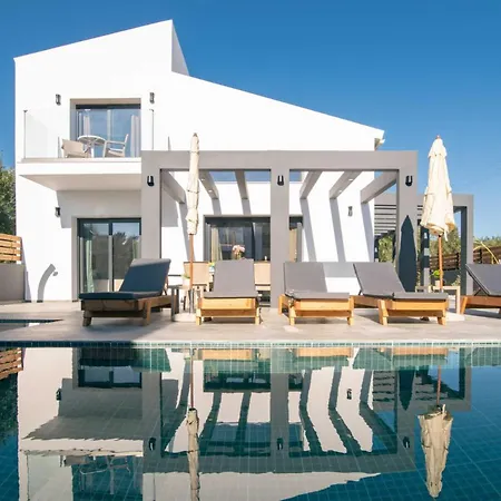 Вилла Kozakos With Private Swimming Pools *