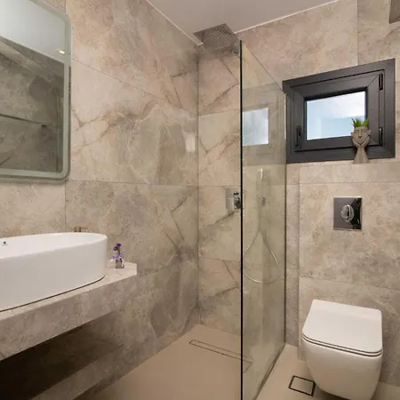 Kozakos With Private Swimming Pools *