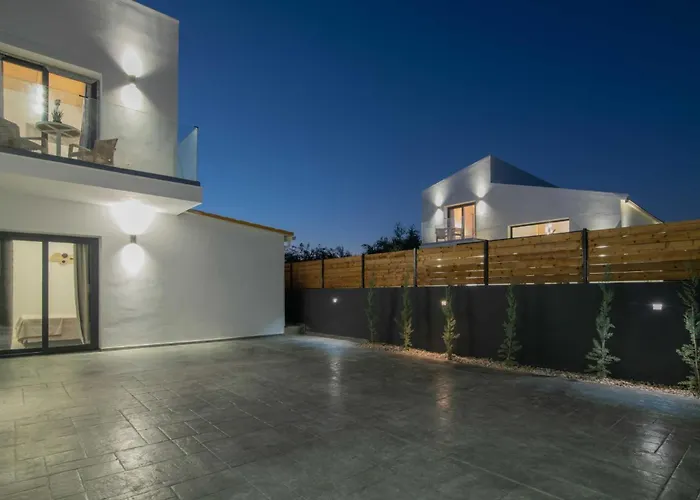 Kozakos With Private Swimming Pools *